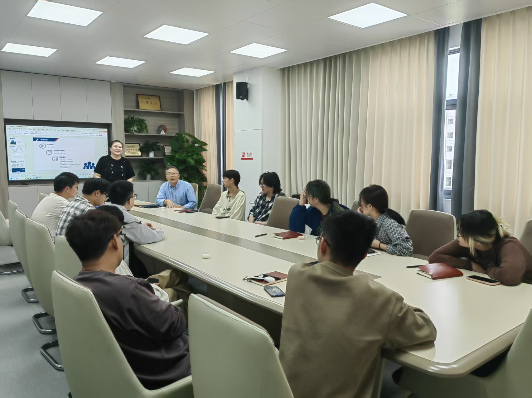 南京大学化工学院师生3.jpg